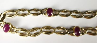 null Yellow gold bracelet and cabochons of ruby roots.

L_20,5 cm.

Gross weight:...