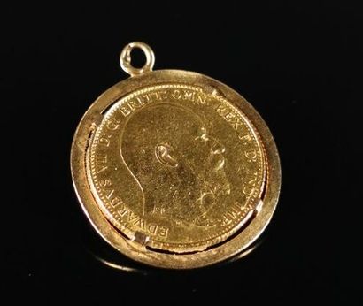 null Gold pendant with a 1910 sovereign. 

9.54 grams, 18K, 750°/00