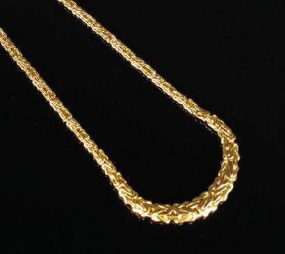 null Flat articulated chain in gold.

L_ 44 cm. 

12.22 grams, 18K, 750°/00