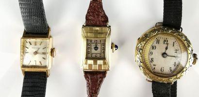 Ensemble de trois montres bracelet dont une...