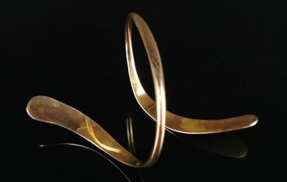 null Bracelet jonc en or jaune de forme libre.

L_8,5 cm P_9,5 cm.

26.45 grammes,...