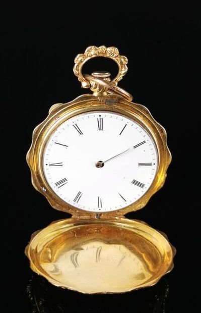 null Flat pocket watch with a yellow gold case, decorated with chased flowers and...