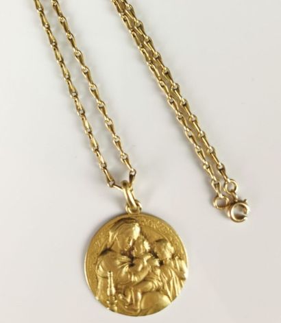 null Yellow gold necklace holding a yellow gold medal decorated in bas-relief with...