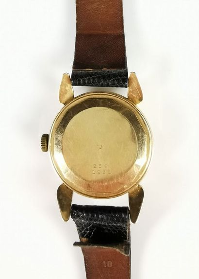 null HEURLUX.

Men's wristwatch, the case and the dial in yellow gold, the strap...