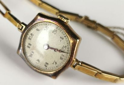 null Ladies' wristwatch with articulated bracelet and yellow gold case.

The dial...
