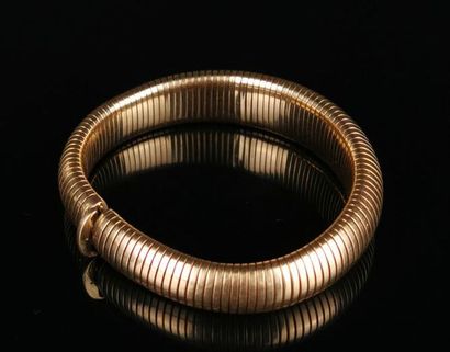 null 
Tubogaz bracelet in yellow gold.




L_19,7 cm.




61.19 grams, 18K, 750°...