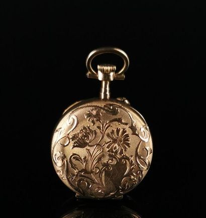null Collar watch with yellow gold case engraved with flowers and foliage on a guilloche...