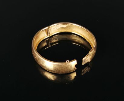 null Bracelet in yellow gold.

L_6,1 cm l_1,5 cm.

15.65 grams, 18K, 750°/00