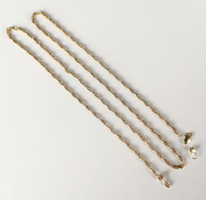 null Long necklace in yellow gold.

L_72 cm, accident to the clasp.

13.08 grams,...