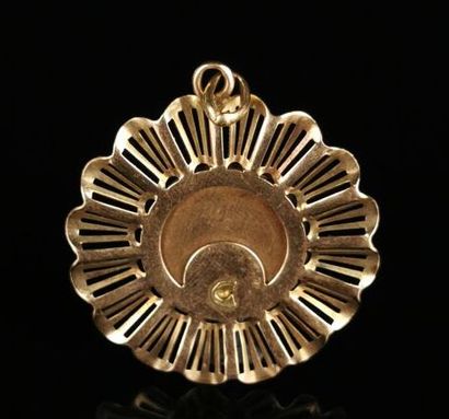 null Médaille religieuse en or, Vierge au Sacré Coeur.

D_2,9 cm.

4,95 grammes,...