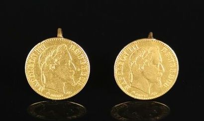null Paire de boucles d'oreilles en or jaune, ornées de deux pièces de 10 francs...