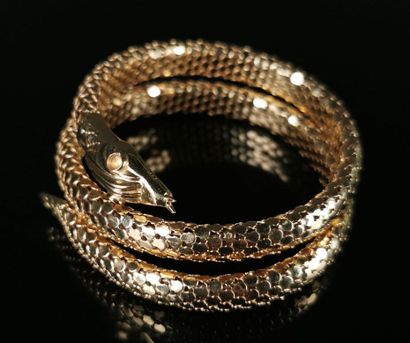 null Bracelet en or jaune formant un serpent enroulé.

D_ 5.5 cm.

67.93 grammes,...