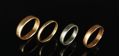 null Meeting of four wedding rings in yellow, white and pink gold, three with flattened...