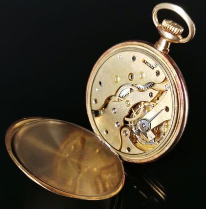 null Pocket watch in yellow gold, the case with radiant decoration.

The dust cover...