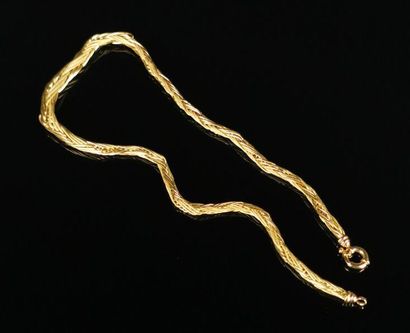 null Collier en or jaune formé de chaînes tressées. 

L_ 45 cm.

22.95 grammes, 18K,...