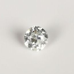 null Diamant taille légèrement coussin, sur papier, pesant environ 0,35 carat