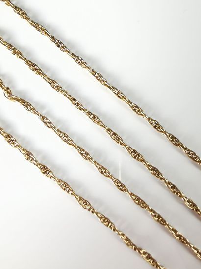 null Long necklace in yellow gold.

L_72 cm, accident to the clasp.

13.08 grams,...
