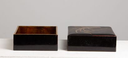 null JAPAN, Meiji period (1868-1912).

Rectangular lacquer box with brown and gold...