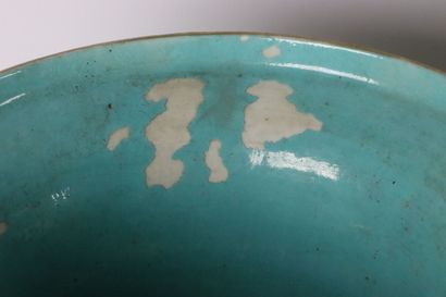 null CHINE, XIXème siècle.

Paire de vases de forme "Zun" à col évasé, en porcelaine...