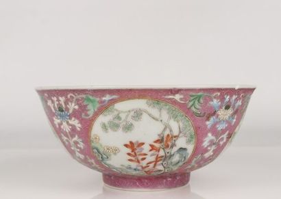 null CHINE, style Daoguang.

Bol à bord évasé en porcelaine émaillée polychrome à...