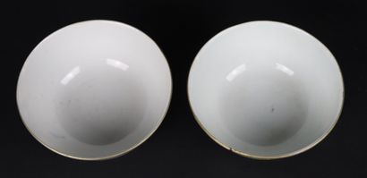 null CHINA for VIETNAM.

Two porcelain sherbets on heel with decoration in monochrome...