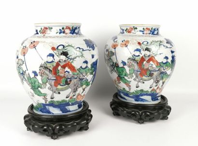 null 
CHINE, époque Transition, XVIIème siècle.




Paire de vases balustres à large...