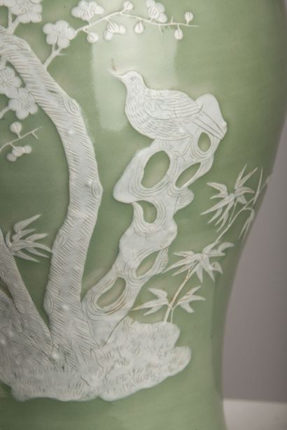 null CHINA, late Qing dynasty (1644-1911).

Large celadon and white enameled porcelain...