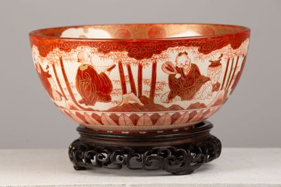 null JAPAN, Satsuma, 19th century.

Ceramic bowl with coral and gold decoration of...