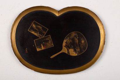 null JAPAN, Meiji period (1868-1912).

A maki-e lacquer tray, of bilobed form, decorated...