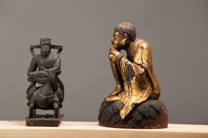 null CHINE.

Réunion de deux statuettes en bois sculpté, figurant un cavalier et...