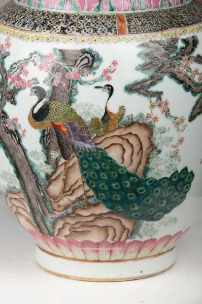 null CHINA, late 19th century.

A baluster vase in porcelain and enamels of the Rose...