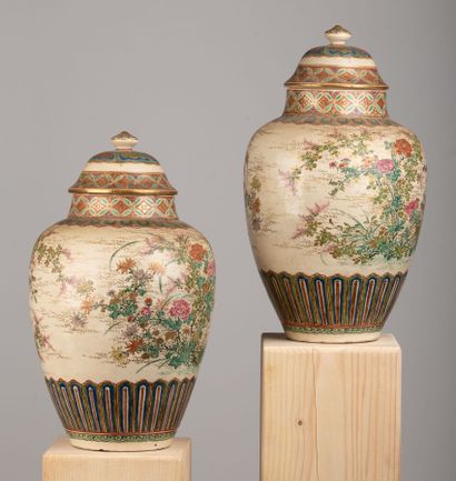null JAPAN, Satsuma, 19th century.

Pair of ceramic vases with polychrome and gold...