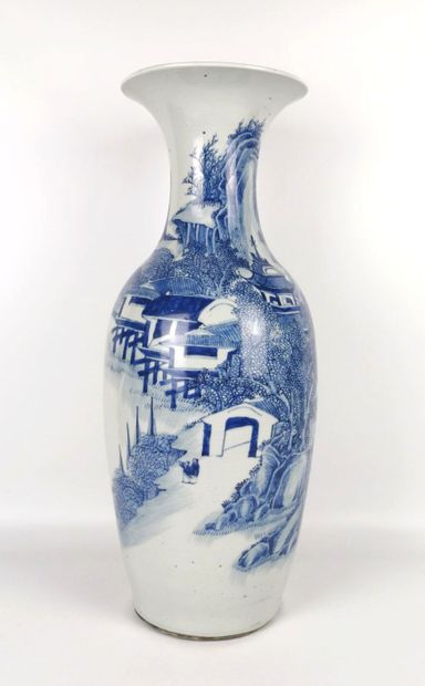 null 
CHINA, 19th century.





Important baluster vase in porcelain with blue monochrome...