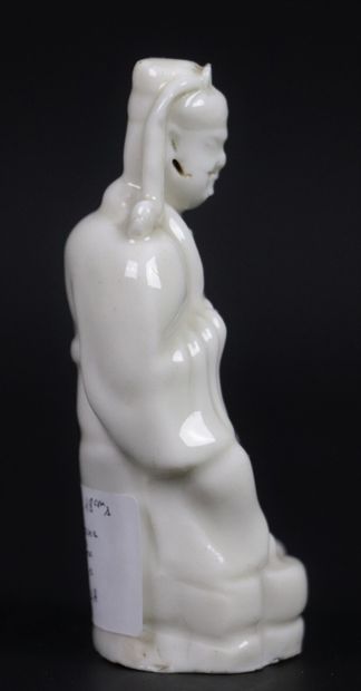 null CHINE, époque Kangxi (1662-1722).

Statuette en porcelaine émaillée blanc figurant...