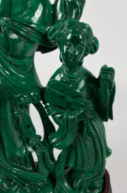 null CHINE.

Groupe en malachite sculptée figurant une déesse de printemps et un...