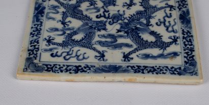 null CHINA, 18th century. 

Pair of enamelled porcelain plates with blue monochrome...