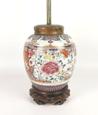 null CHINA, Qing dynasty (1644-1911).

Porcelain ginger pot with polychrome floral...