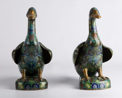 null CHINA, late Qing dynasty (1644-1912).

Pair of ducks in bronze and polychrome...