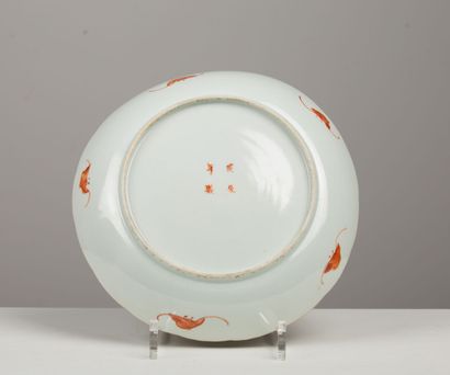 null CHINE.

Suite de quatre coupes en porcelaine.

Vers 1900,

H_4,5 cm D_24 cm...