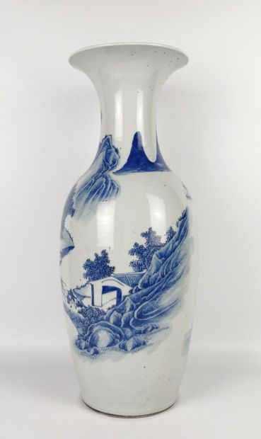 null 
CHINA, 19th century.





Important baluster vase in porcelain with blue monochrome...