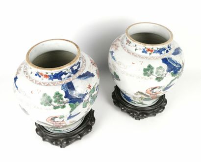 null 
CHINA, Transition period, 17th century.




Pair of wide-bodied baluster vases...