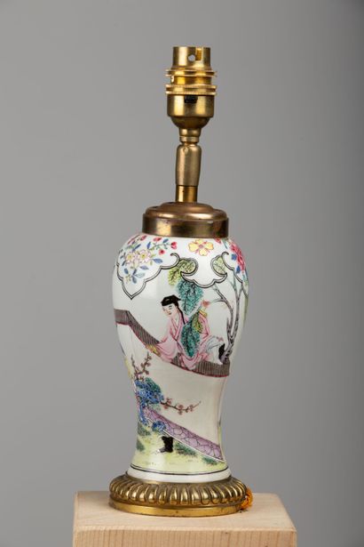 null CHINA, 18th century.

Porcelain vase with polychrome decoration of a man spying...