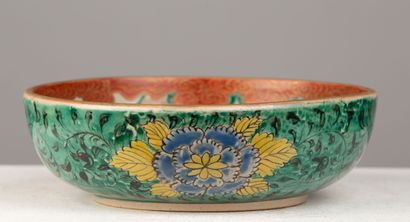 null JAPON, Kutani, fin du XIXème siècle.

Coupe en céramique de Kutani à décor de...