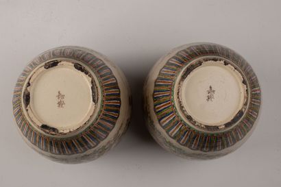 null JAPAN, Satsuma, 19th century.

Pair of ceramic vases with polychrome and gold...