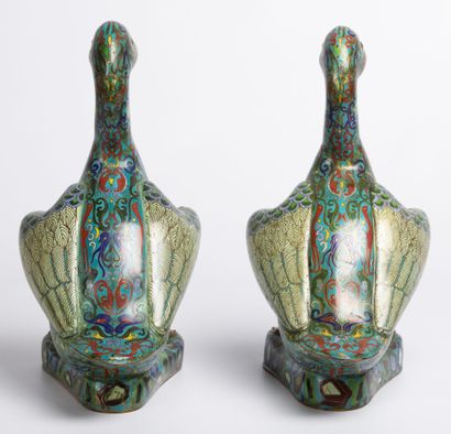 null CHINA, late Qing dynasty (1644-1912).

Pair of ducks in bronze and polychrome...