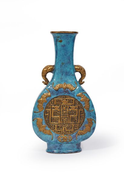 null CHINA, Qing dynasty (1644-1911).

Porcelain vase with a flattened body decorated...