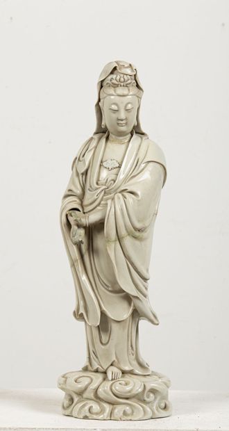 null CHINA, Dehua, Qing dynasty (1644-1911).

Guanyin in white enameled porcelain...