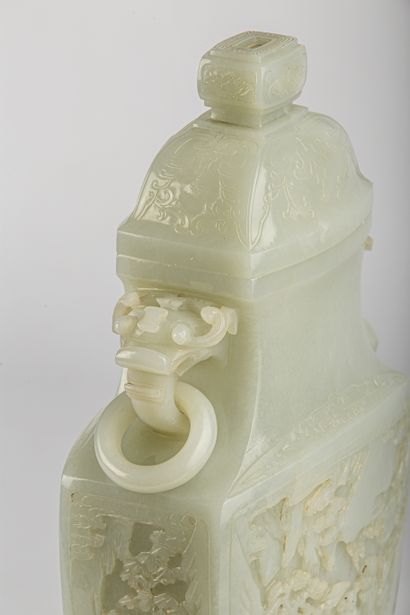 null 
CHINA, Qianlong period (1736-1795).




Important covered vase in pale celadon...