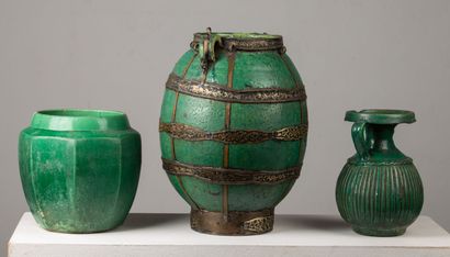 null CHINA or in the taste of CHINA.

Meeting of five pieces in green glazed porcelain...