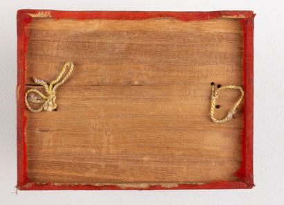 null JAPON, période Meiji (1868-1912).

Socle en bois laqué rouge et or, à décor...